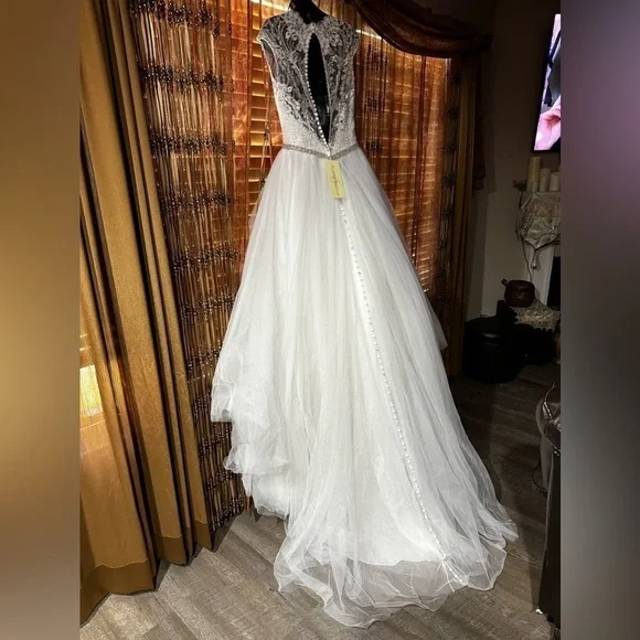 Allure Bridals | Dresses | New Wedding Gown Allure Bridals Wedding Gown  Ivory Lace Dramatic Tulle 2 Nwt | Poshmark
